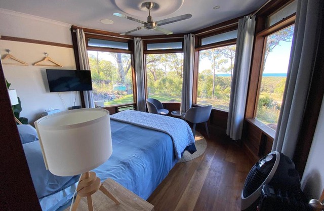 The Pool House - Crescent Head - stunning ocean views, pet friendly