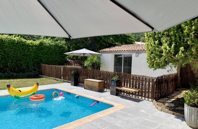 The Pool House Valbonne, modern bright studio A/C and parking, 5mn from village.