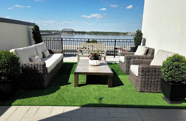 The PRES@The 713! Penthouse Suite with private rooftop patio, on Bourbon Trail!