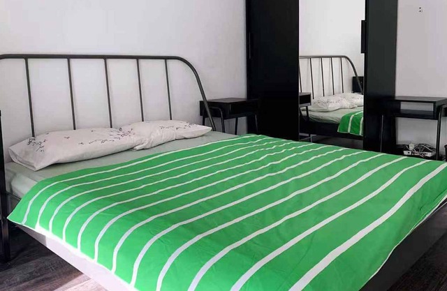 The property is a 3 bedroom apartment nearby the city with restaurants around.