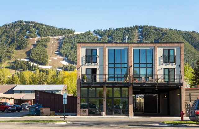 The Pulse of Jackson Hole, Town Square Luxury