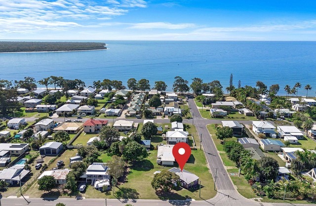 The Purple Cottage - Burrum Heads - Walk To Beach -2BR -.