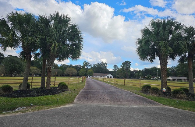 The Ranch:nA Spacious 5-Bedroom Home with Pool in Quiet Neighborhood