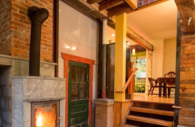 The Recycled House - Walk Downtown
