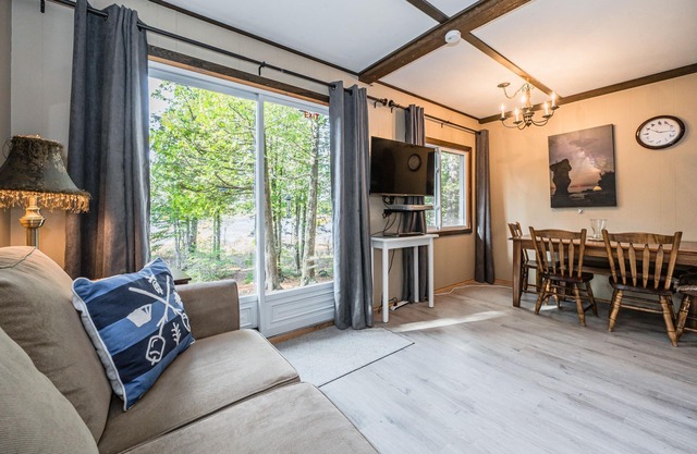 The Red Barn - Rustic lakefront cottage near Tobermory with sunset views and cozy charm.