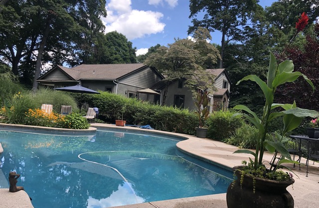 The Red Hill Retreat - Woods Water History Privacy