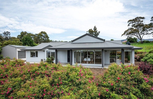 "The Rest Retreat" 3 Bed, 2 Bath - 15 mins to CBD