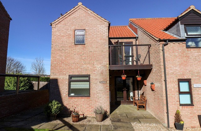 THE RETREAT, family friendly, character holiday cottage in Whitby