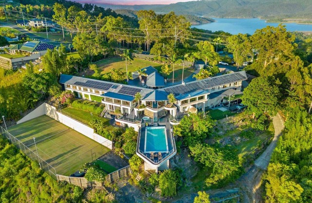 The Retreat Gold Coast + Panoramic Views Sleeps 25