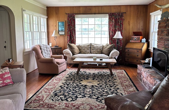 The River House. 5 miles from Crater Lake entrance.