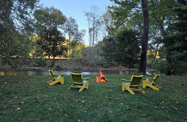 The Riverside Cottage. Charming 2-bedroom cottage on the Mohican River