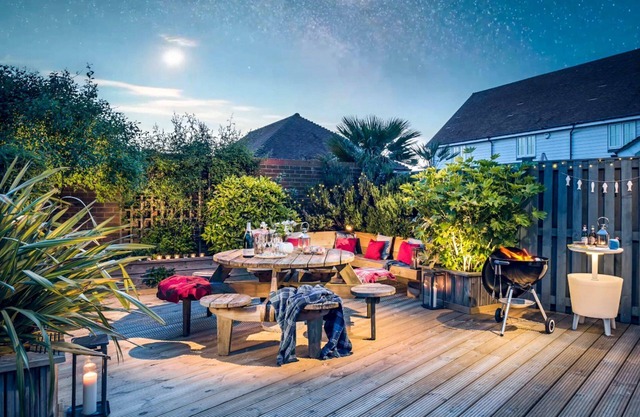 The Rock - a cottage that sleeps 6 guests in 3 bedrooms