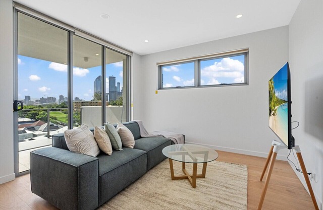 The Roocrest - Kangaroo Point Brand New LUX 2BR *Parking/Netflix*
