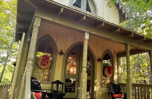 The Rosé Retreat: Pool-Screened Porch-RELAX