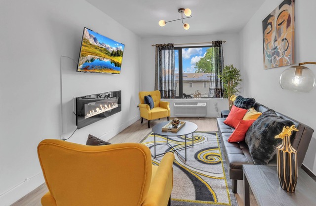 The Royal Oasis 1 BR Apt. Near NYC/EWR with an Indoor Pool & Free Parking