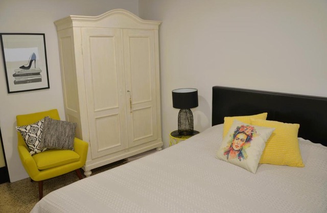 The Rusty Kangaroo - 2 Premium Couples Retreats - Spectacular Ocean View - Great Hosts