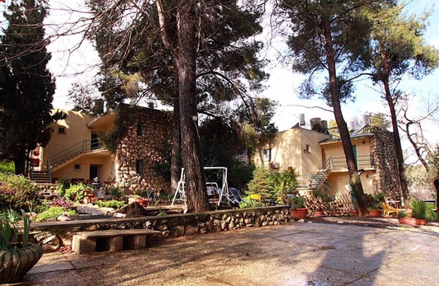 The Safed Inn