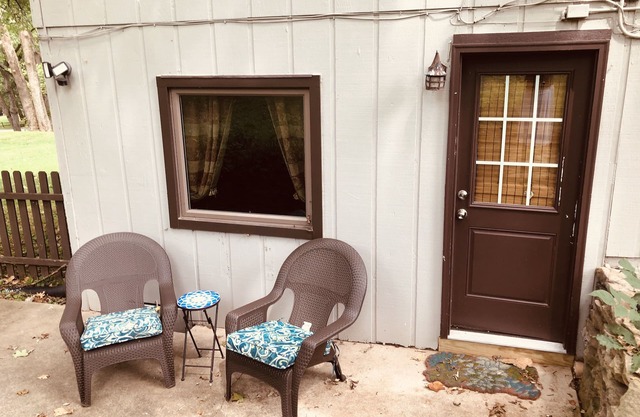 The Serene Guest House! Peaceful home Near Lake Springfield!