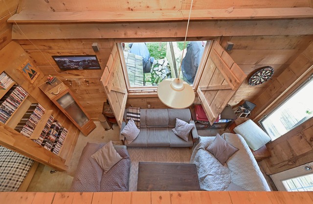 The Sheds: Victorian Farmhouse 8BR Ski-In Ski-Out Chalet - Mansfield Ski club