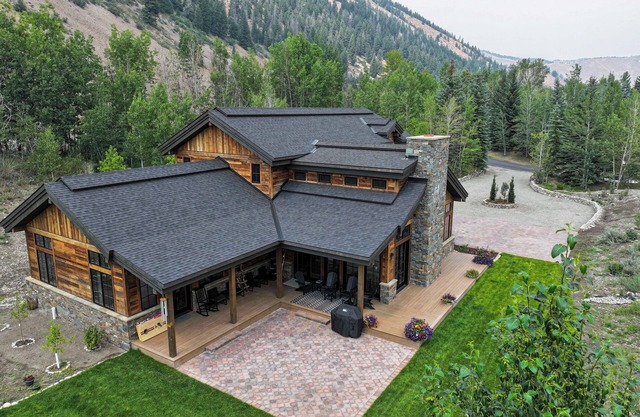 The Sheepbend Home - Luxury Home Steps to River!