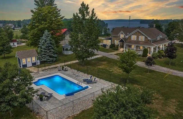 The Sheldon Manor & Vineyardnn