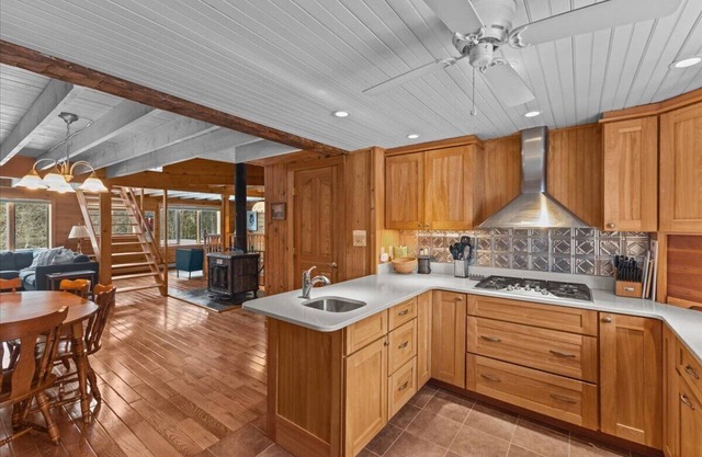 The Ski Barn-Restored Historic Home Near Stowe/Jay