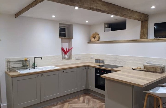 The Stable - cosy, romantic space in a quiet village location