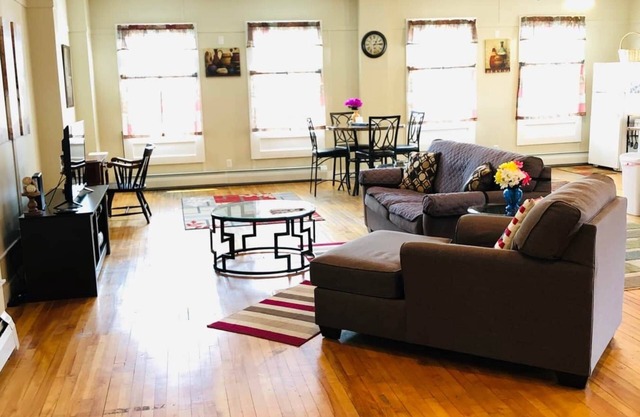 The Studio at 57 Main *10 Mins to Sunapee