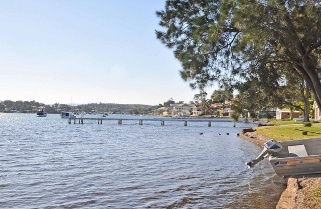 The Studio on the Lake @ Fishing Point, Lake Macquarie - honestly put the line in and catch fish