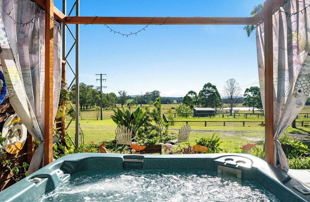 The Studio Retreat perfect for a quiet romantic break. Pet friendly, hot tub.