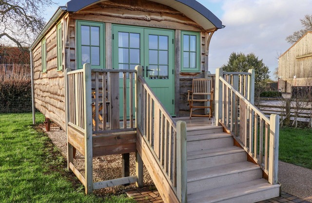 THE STUDIO, romantic, with a garden in Tadcaster