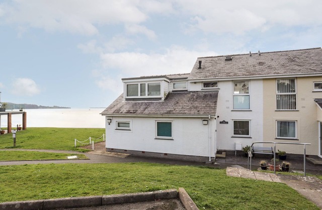 THE SUMMERHOUSE, family friendly, with a garden in Y Felinheli
