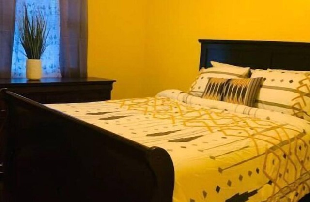 The Sunset 2-bedroom apartment near COS Airport