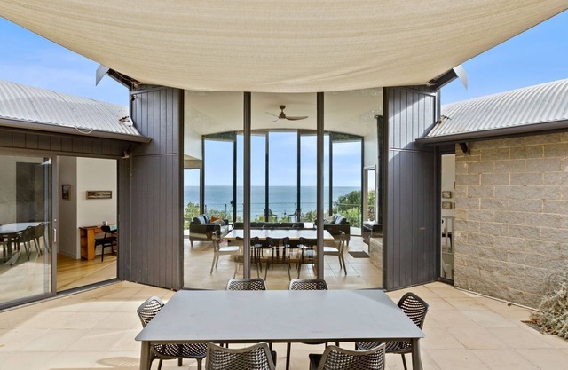 The Surf Spot - Absolute beach front