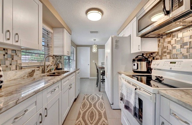 The Tarpon Treasure - Family Home 5 Mins to Beach