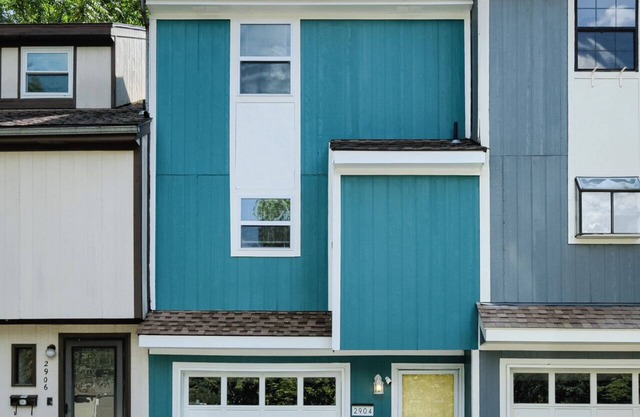 The Teal Townhouse Near KU Med and Central to Many KC Landmarks/Attractions