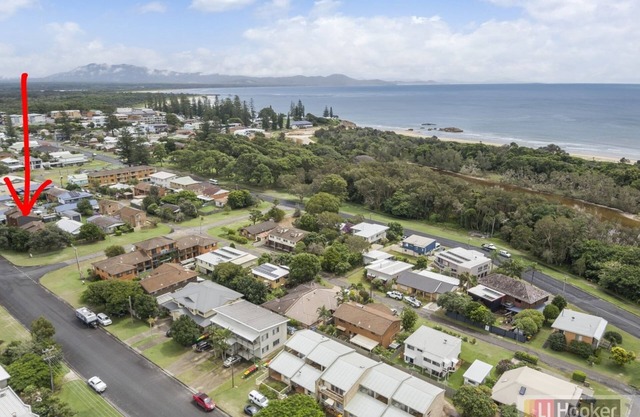 THE TERRACES UNIT 4- beautifully renovated ground floor unit.