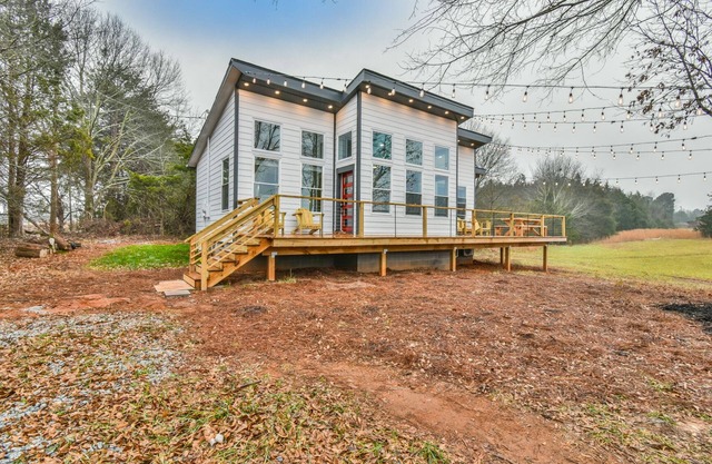 The Tiny Pickleball Mansion at Lake Hartwell