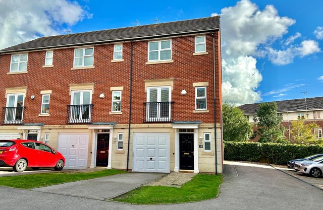 The Town House, whole house suitable for contractors and families