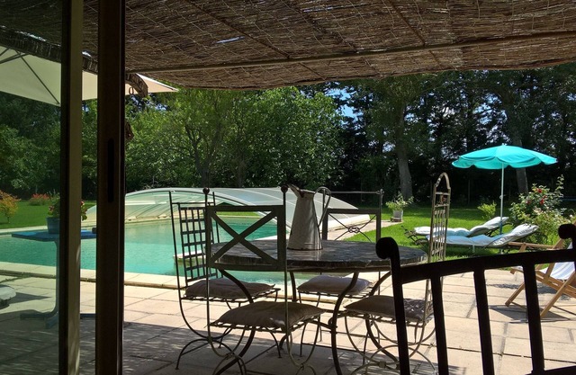 The treasures of Malle Mialle: family suite in guest house in Provence