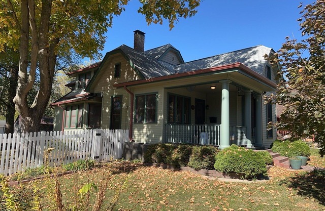 The Trillium House at DePauw - 4/5 BR 3.5 BA