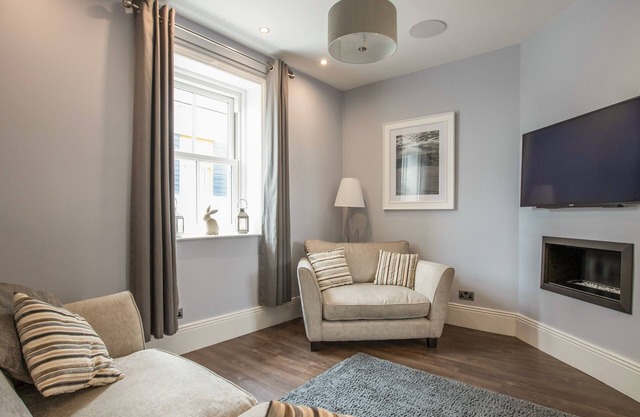 THE TYNEMOUTH COTTAGE, country holiday cottage in Tynemouth