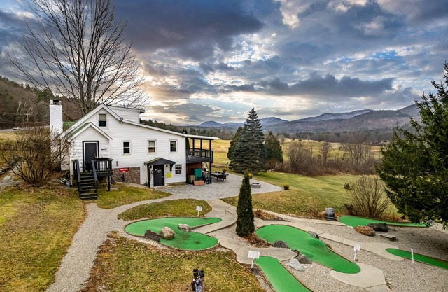 The Valley Home (2-Bedroom) by RedAwning