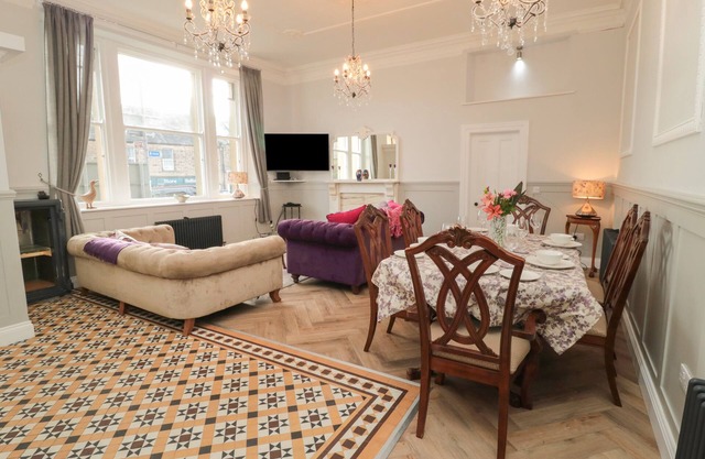 THE VAULT HOUSE, pet friendly, luxury holiday cottage in Bellingham
