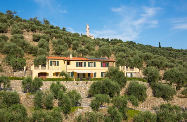 The villa with private pool is ideal for groups