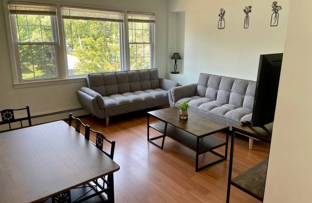 The Village - Private apartment w/parking 5 min walking