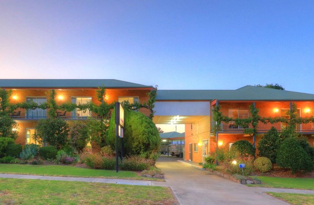 The Vines Motel and Cottages