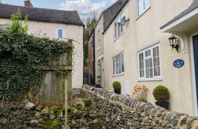 THE WARREN, pet friendly, with open fire in Wirksworth