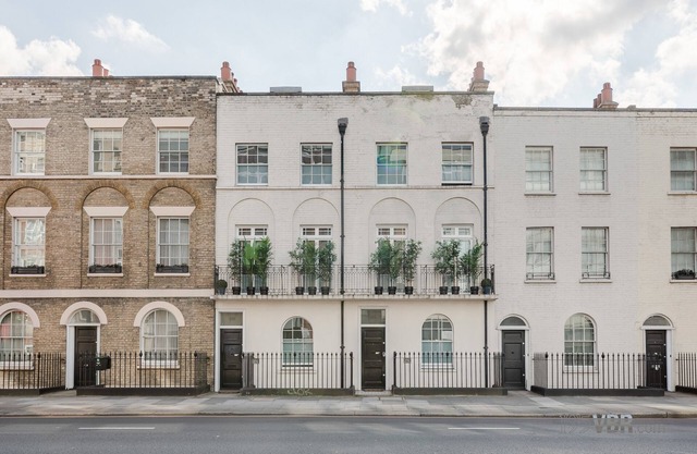 The Warwick: 6-Bed Historic Townhouse | Victoria