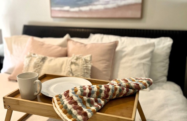 The Waves Cowes 446 - Couples Spa Suite Panoramic Beach View – WiFi, Parking